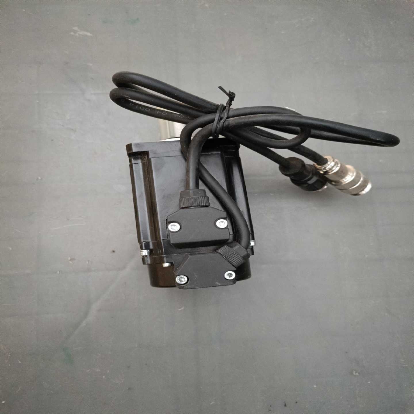 VEICHI伟创伺服电机VM7-L06A-R4030-K1M~询价