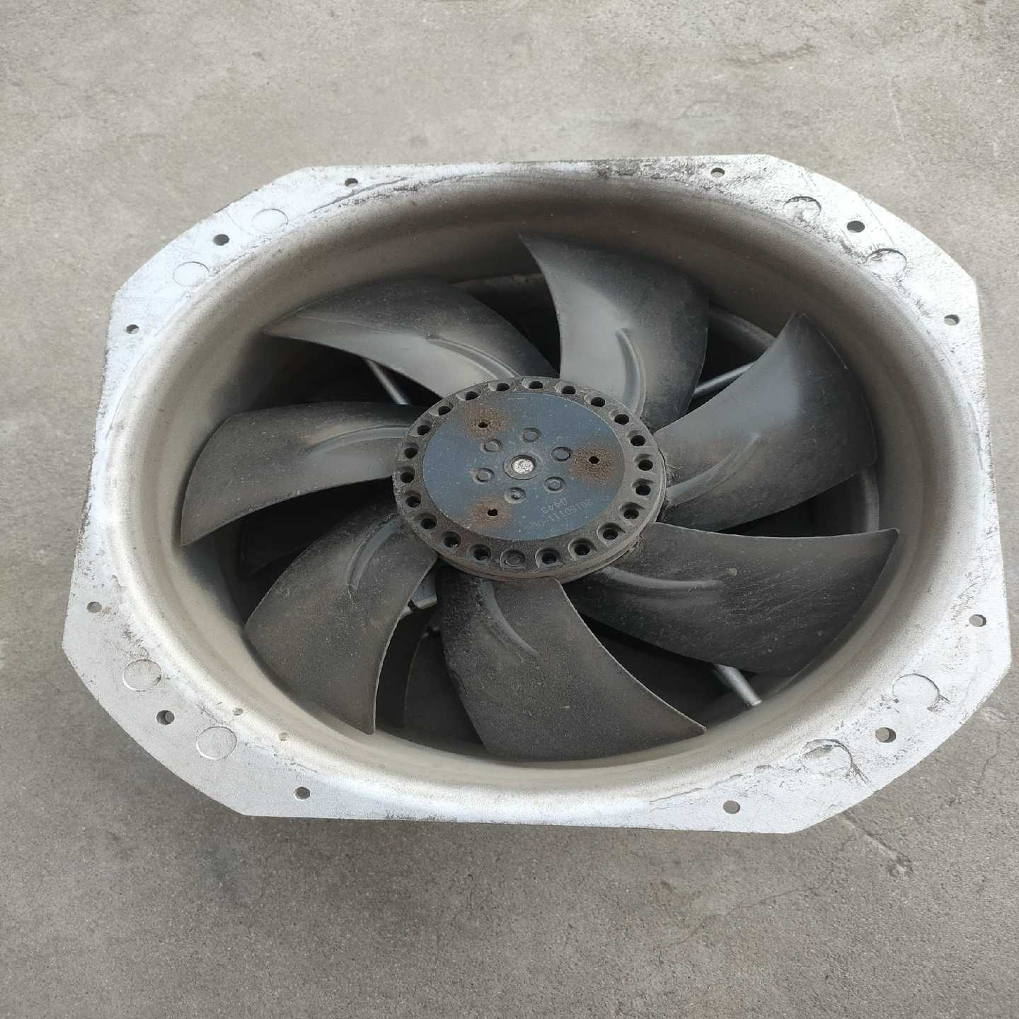 进口风机两个，拆机下来的，外观不错，有意者联系不包邮不议价！