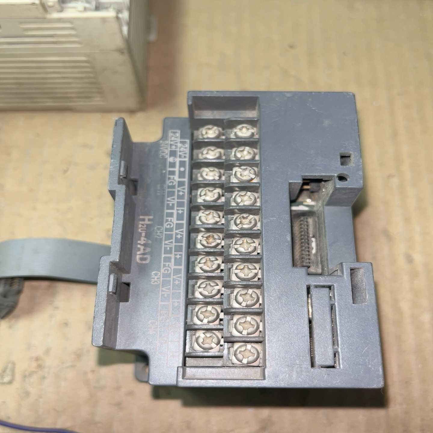汇川PLCH2U-4AD缺少盖子功能正常包邮--议价商品