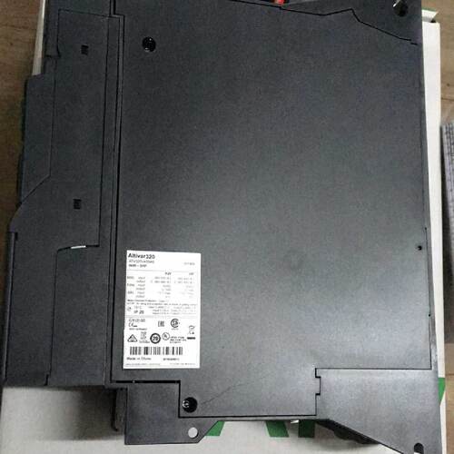 议价施耐德0.75KW 变频器ATV320U07M2C 全新正品质保一年单相220V