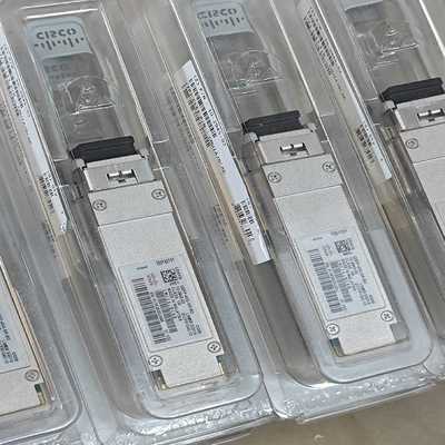 出思科品牌的NIM-4FXO模块，绿色电路板设计，支持多路传