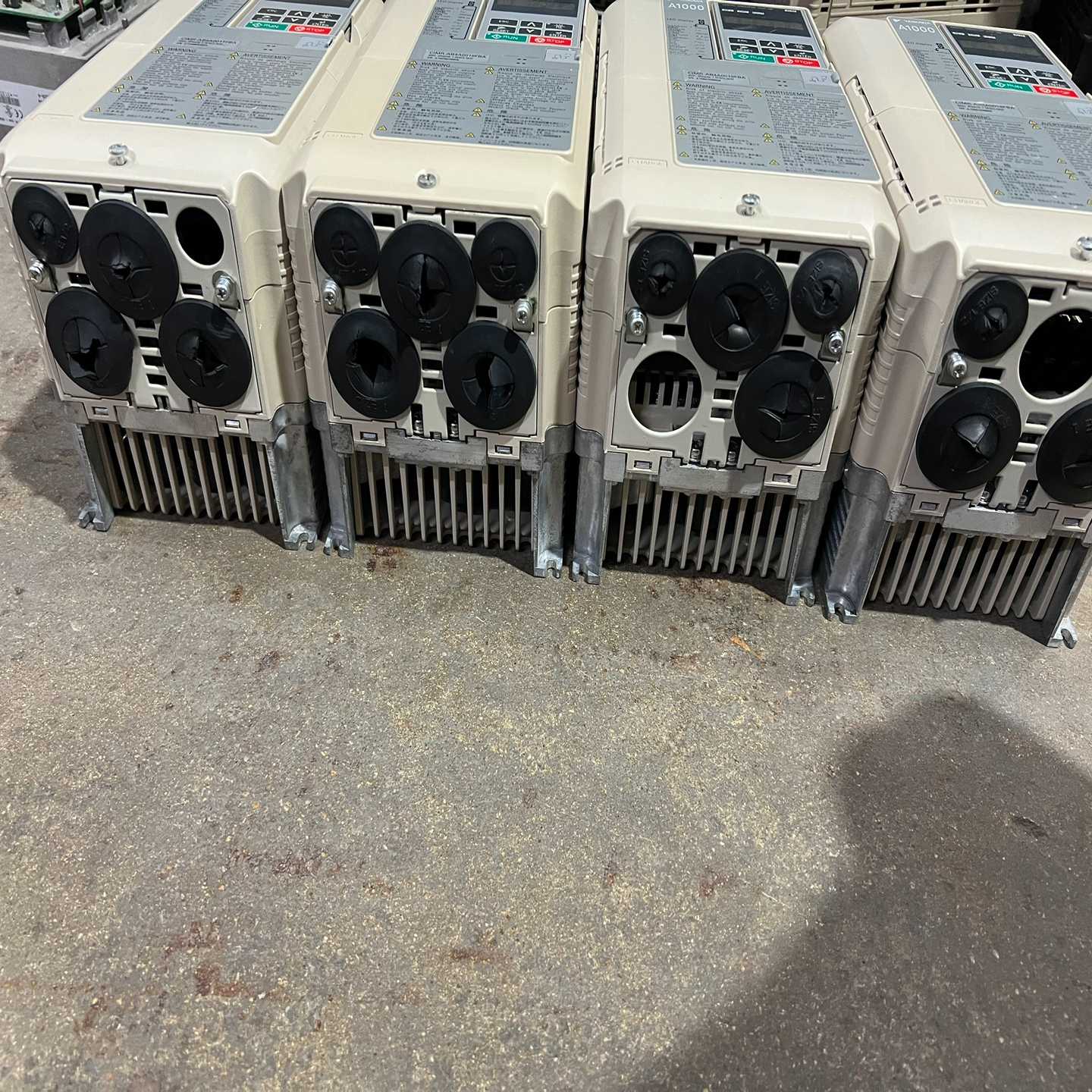 议价安川A1000变频器3.7KW，5.5KW，AB4A0011