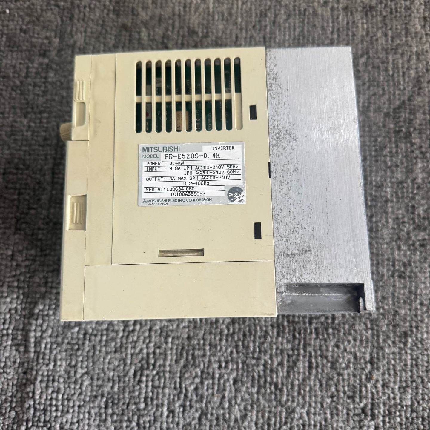 三菱变频器FR-E520S-0.4K，0.4KW，220V，--议价商品