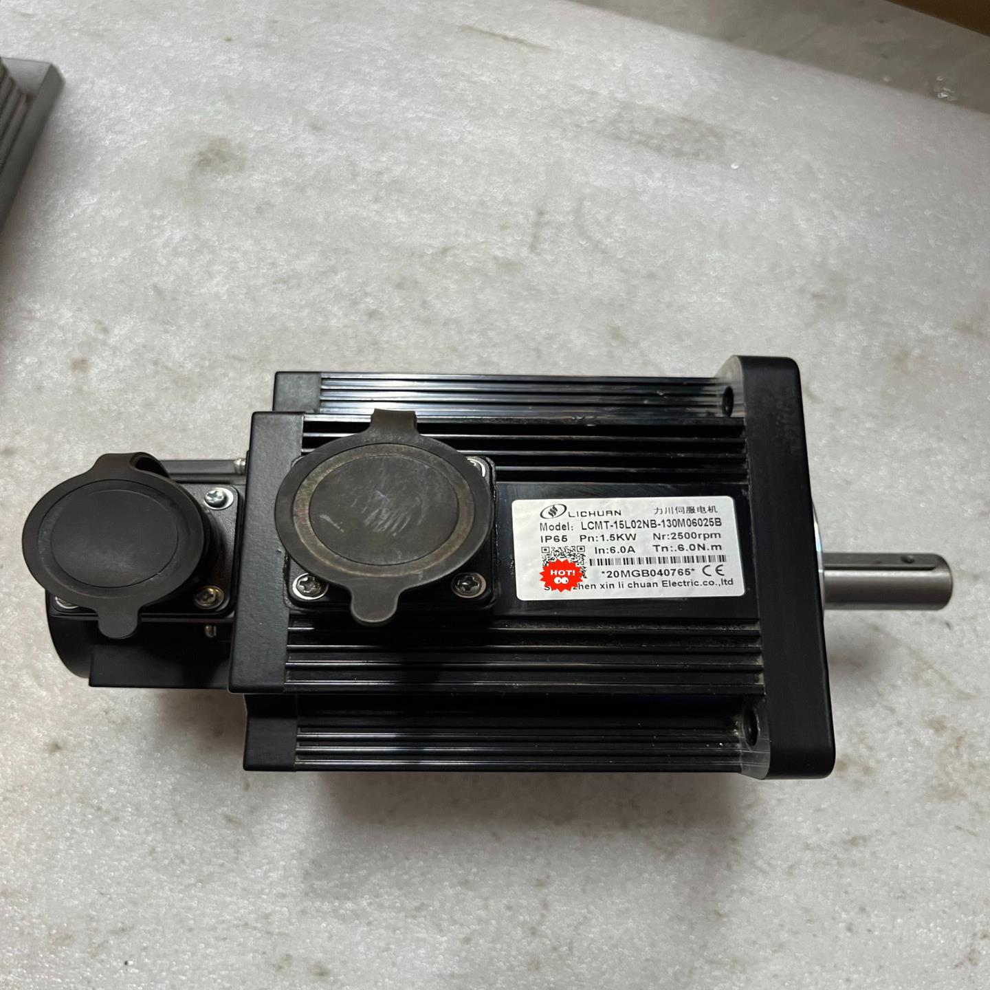 力川1.5Kw伺服电机：LCMT-15L02NB-130M0（零零电子）
