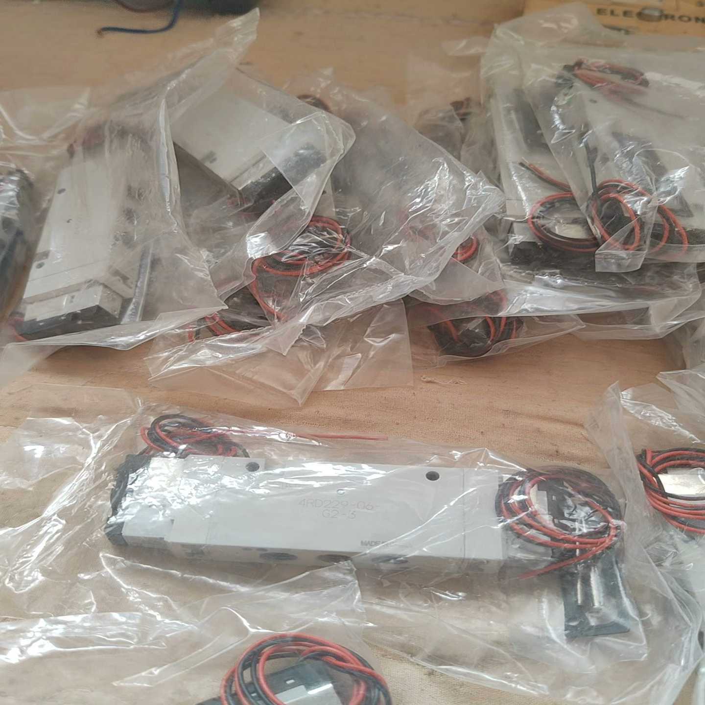 询价~plc、153-1aa03-0bx0.两片。332-5