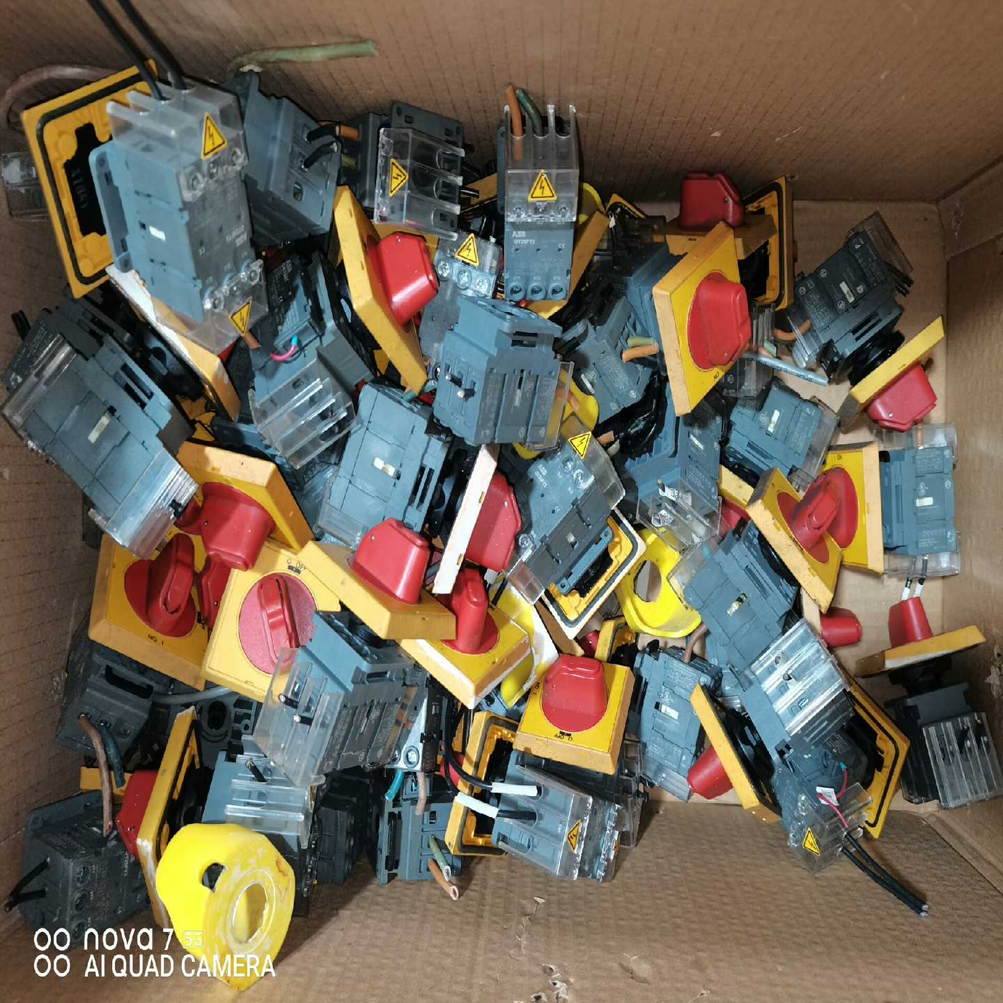 隔离开关OT2FFT3实物图功能正常询价