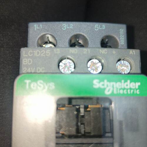 交流接触器LC1D25BD  24VDC-议价