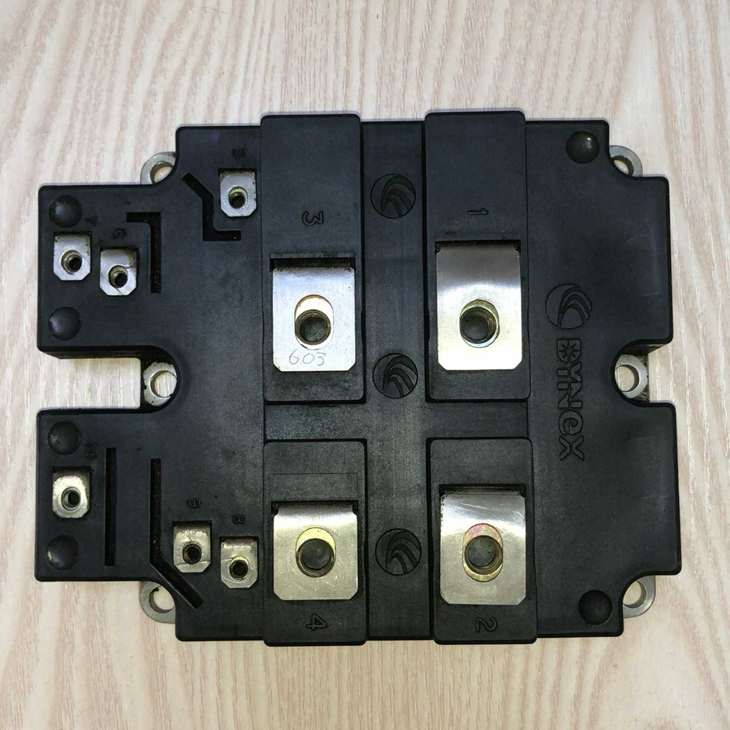 议价丹尼克斯DYNEX功率模块型号：DIM400GDM33