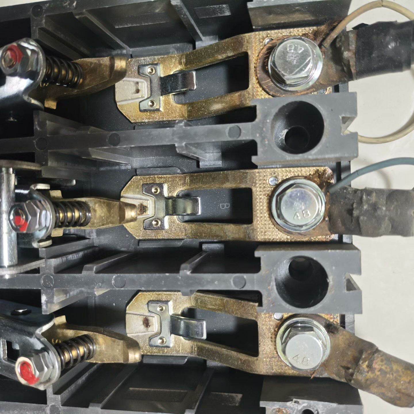 正泰塑料外壳断路器，NM10-250/330  250a--议价商品