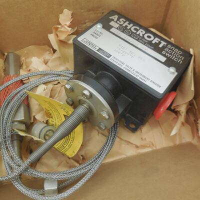 NEW ASHCROFT T461T05060 TEMPERATURE SWITCH T461T05060
