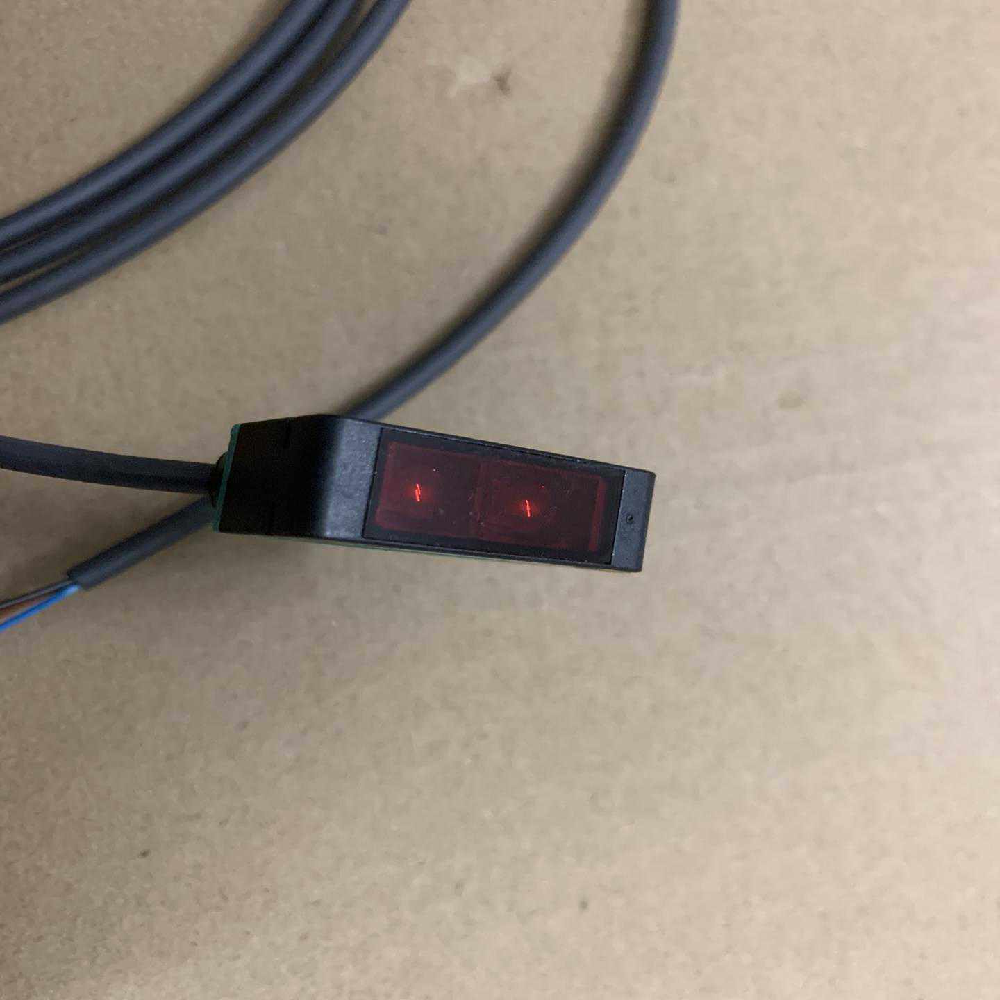 E2B一S08KN04一WP一C1接近开关  成色如图~询价