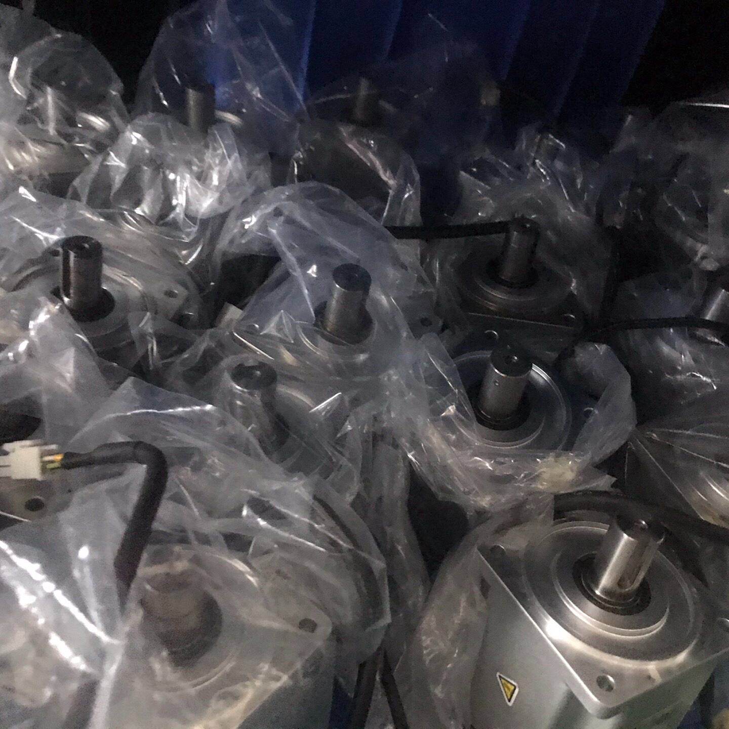 松下A6电机750W MHMF082L1C2M议价出--议价商品