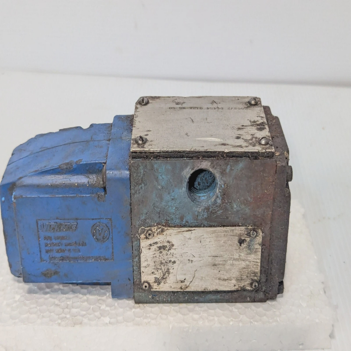 VickersSolenoidValve400872-DG4S4-012A-WB-50Directional