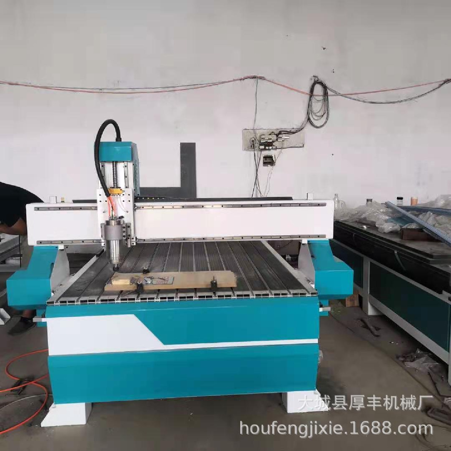 供应1325铝蜂窝板雕刻机蜂窝板切割钻孔数控雕刻机铝塑板雕刻机厂