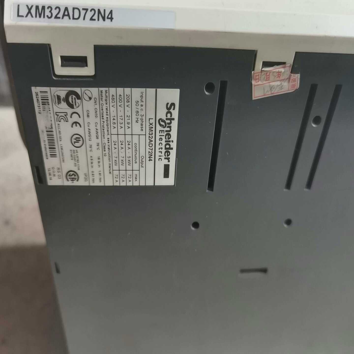 议价施耐德伺服驱动器LXM32AD72N4。实物v拍摄成色如图缺现货/维