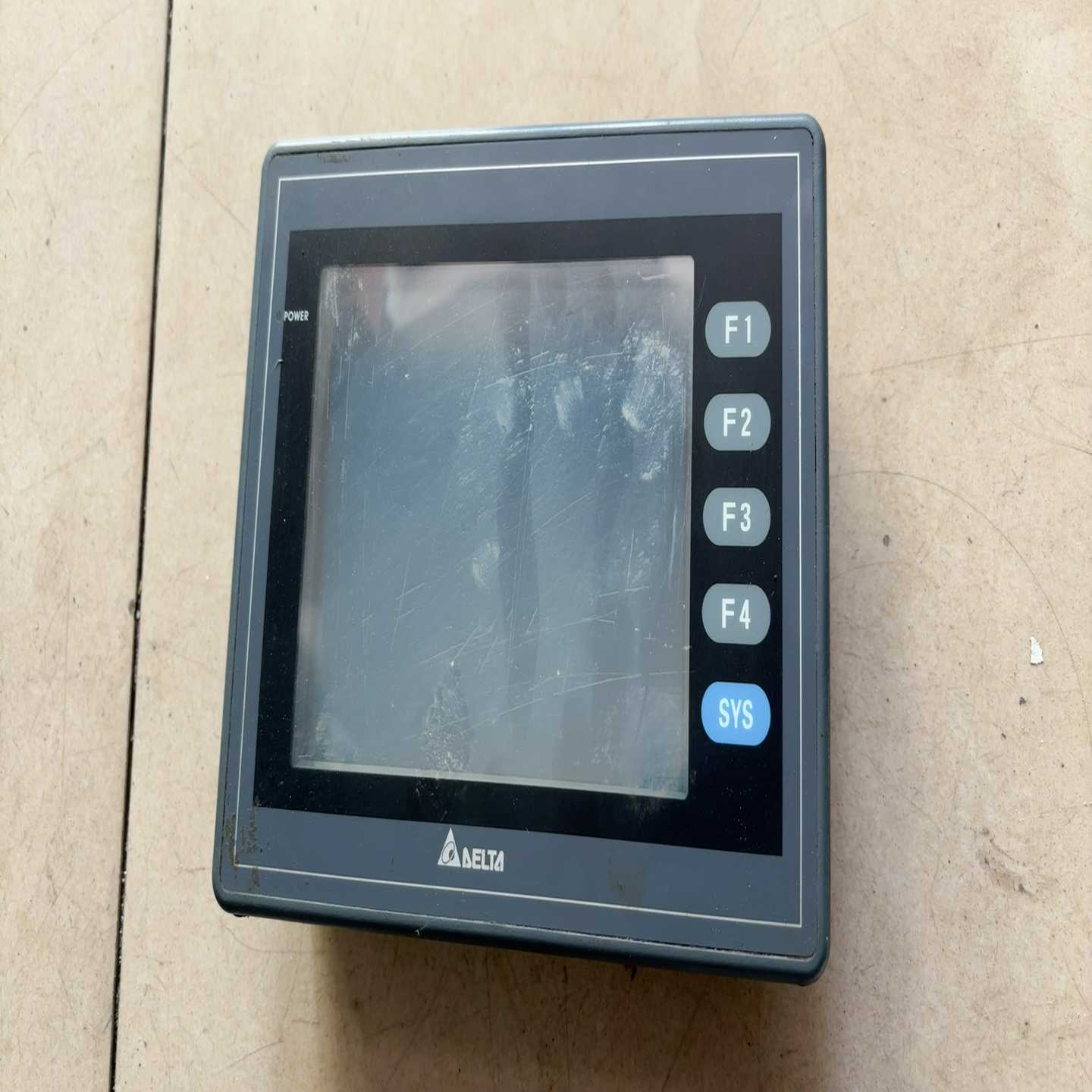 咨询-中迖触摸屏，DOP一AS57BSTD，成色如图，功能正常