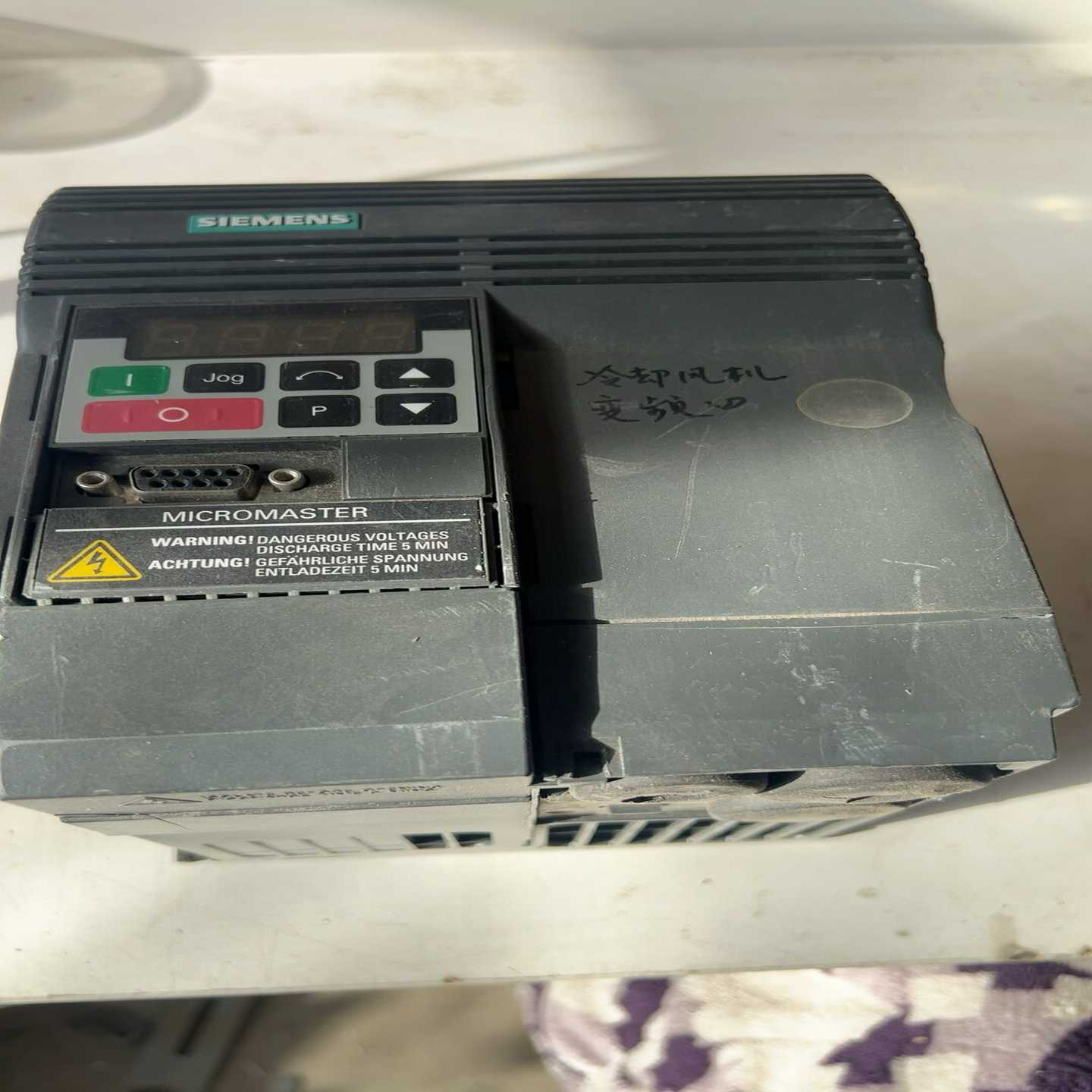 变频器变频器6SE9215-8DB40实物实价38适用