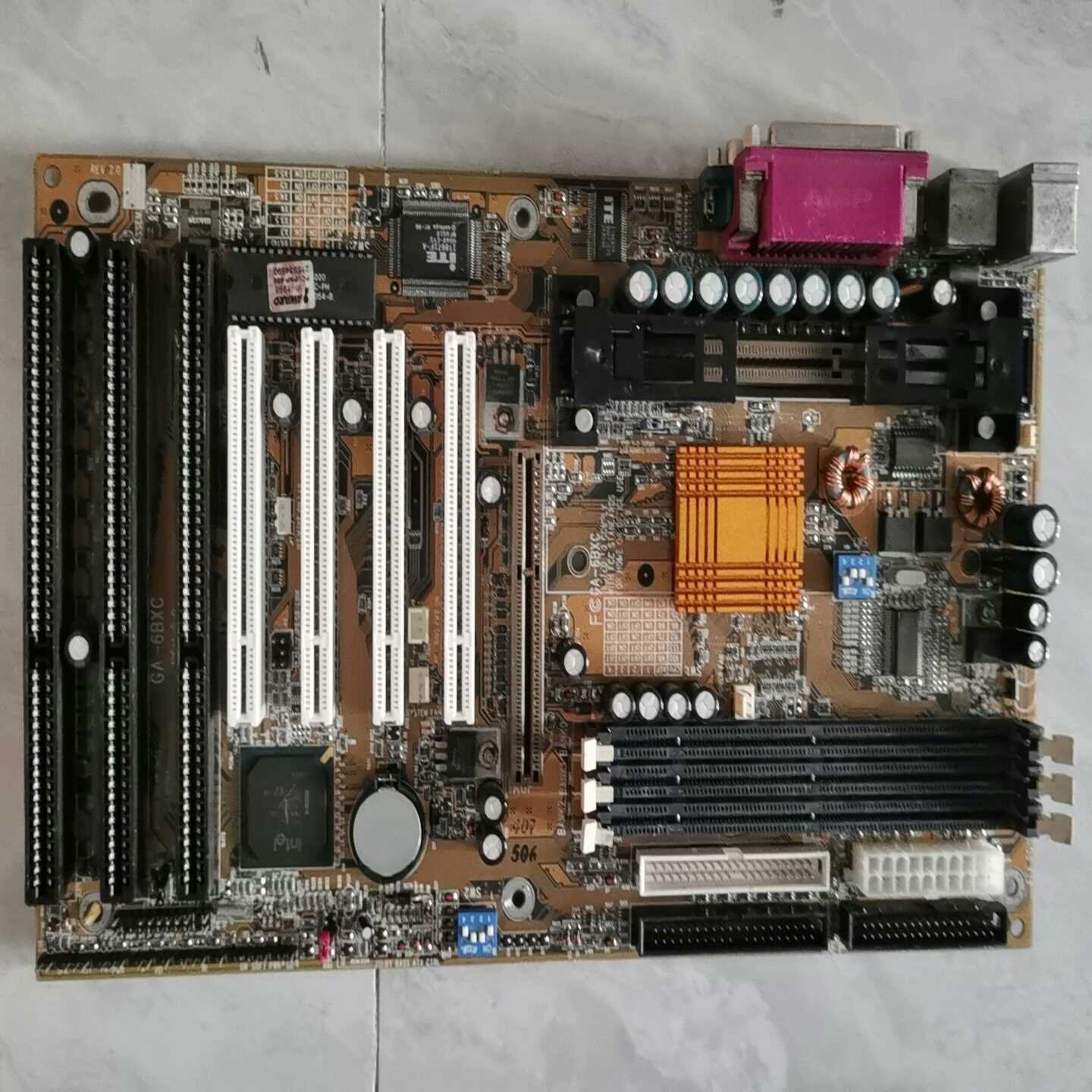 议价技嘉GA-6BXCREV2.0、1.9主板，3个ISA插