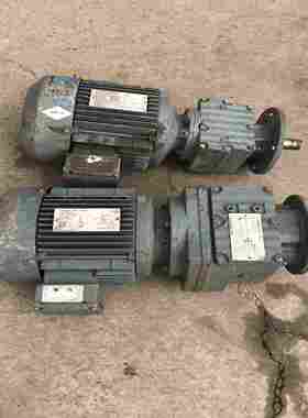 【星慕电子】两台sew立式减速机，一台sew RF27 DT90S4，功