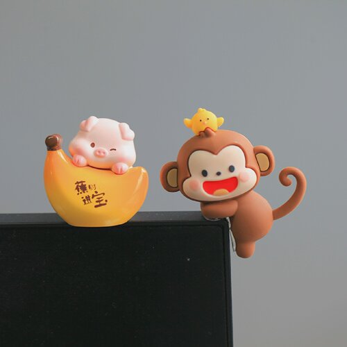 可爱猴子办公室工位桌面摆件电脑电视机显示器屏幕趴趴车载装饰品