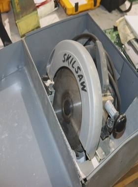 SKILSAW#HD7713AMP交流电/直流4400-RPM7-1/4英寸有线WORM