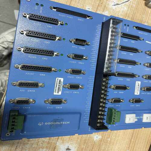 固高4轴接线板GT2-400-ACC2-VB-V成色新，2个