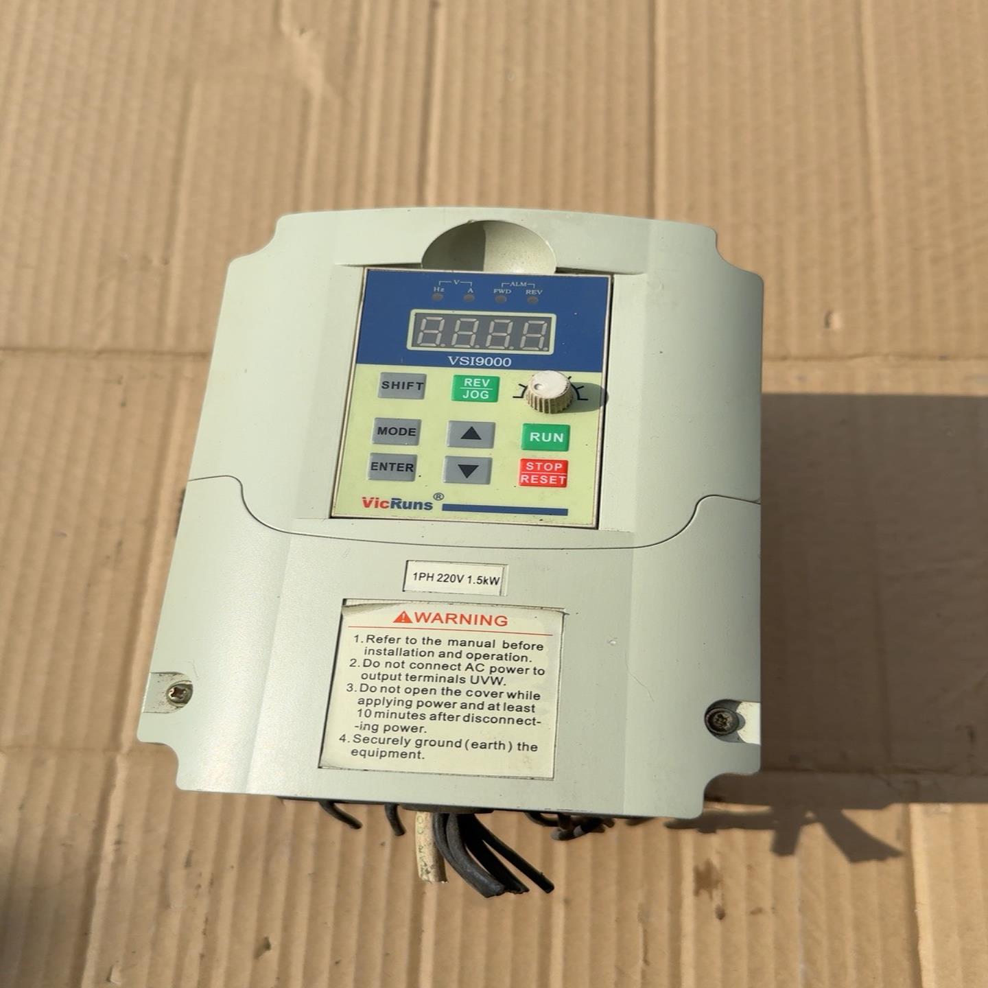 VicRuns变频器 VSI9000-G2S0015C 1；议价