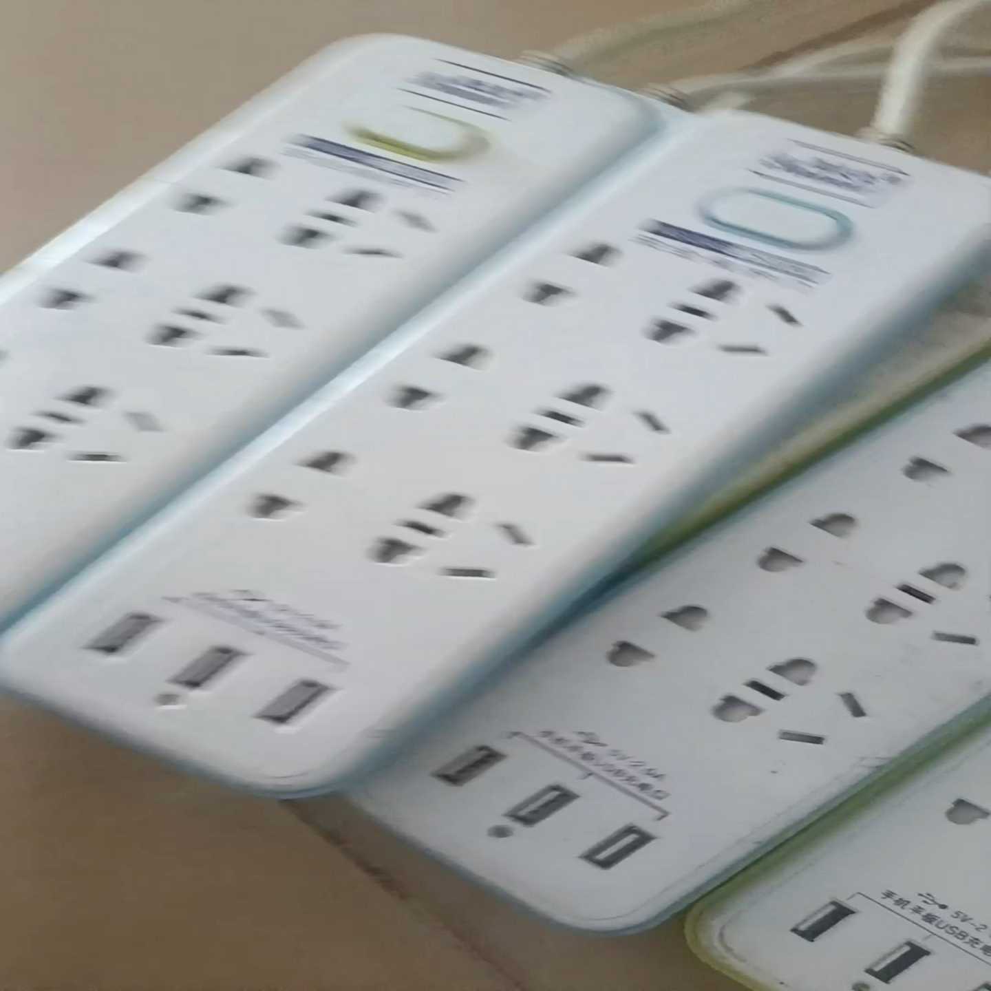 议价USB插座插排多功能YAS-304-B2500W的拆