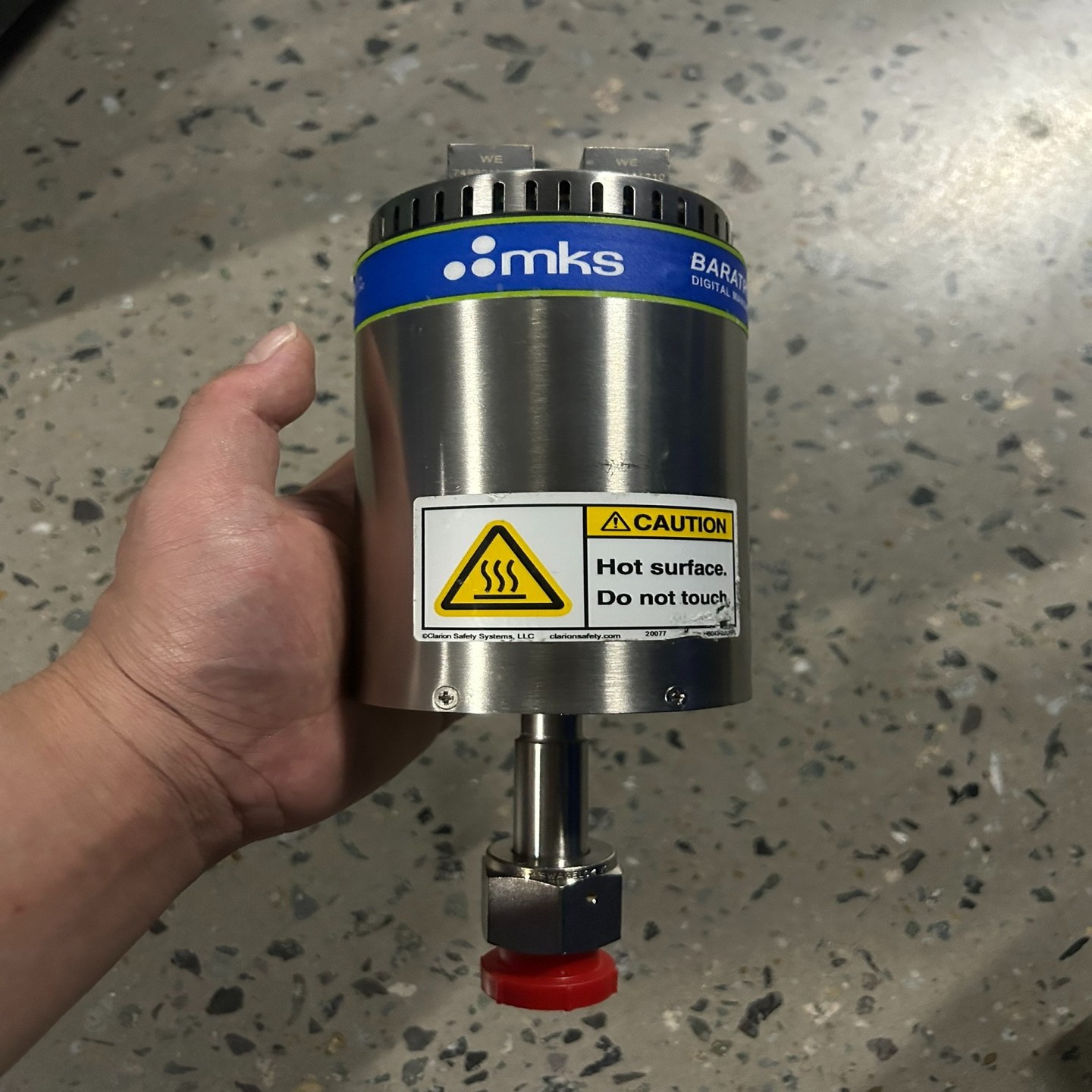 MKS真空压力计DA03B-34554，测量范围1.33k--议价商品