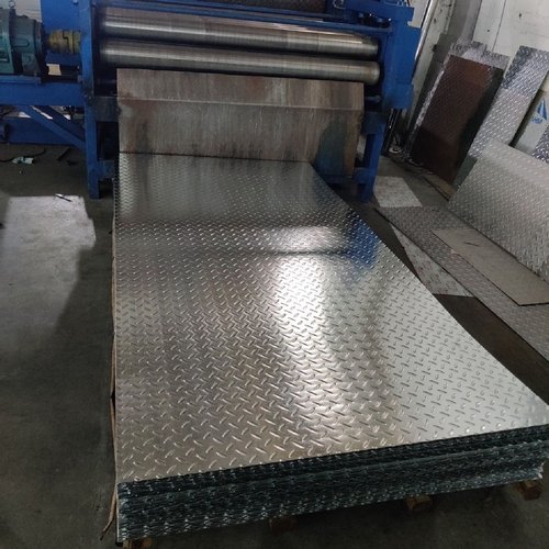 四川不锈钢防滑板花纹钢防滑板镀锌花纹板3mm楼梯踏步5mm铁板钢板