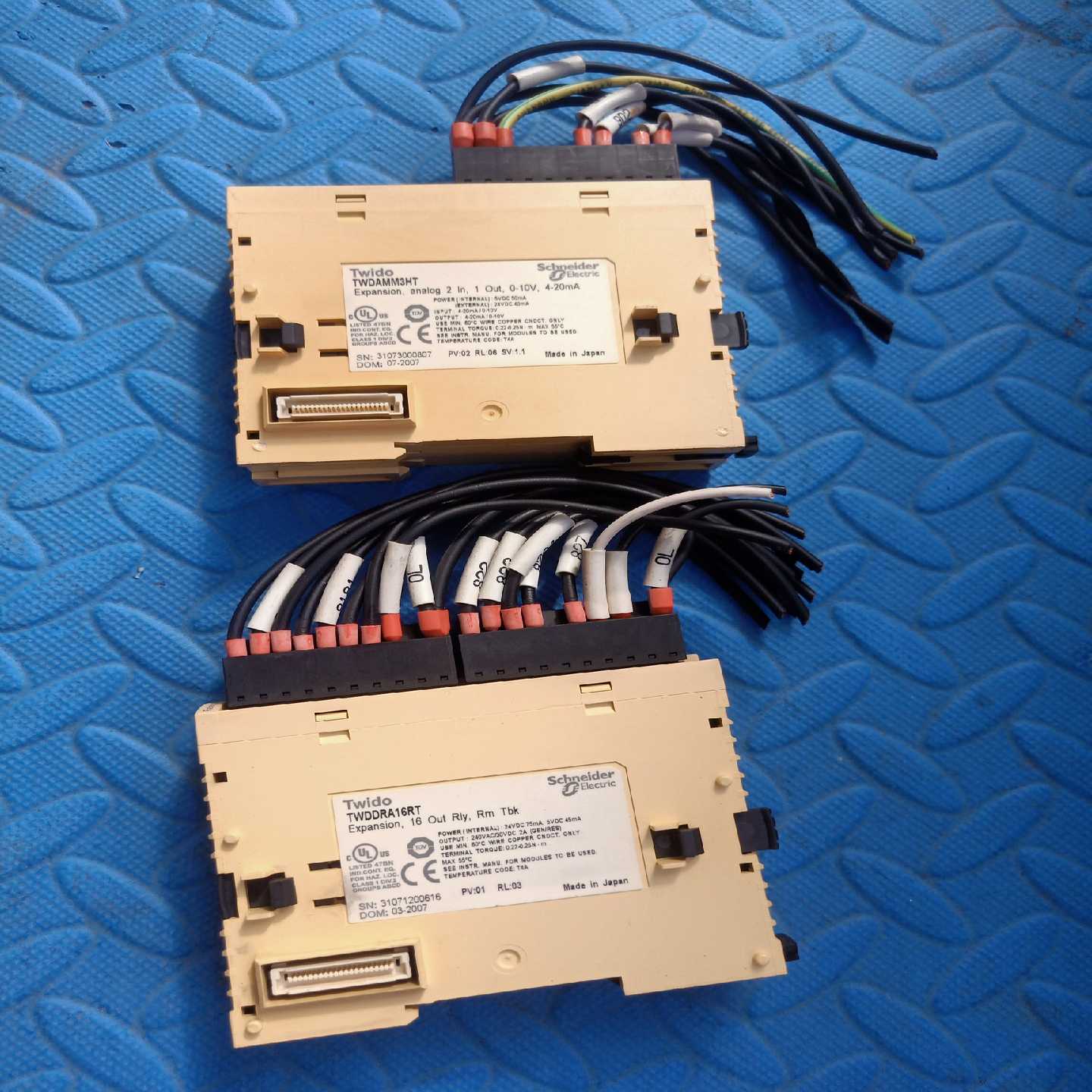 询价施耐德TwidoPLC扩展模块，型号TWDAMM3HT和T