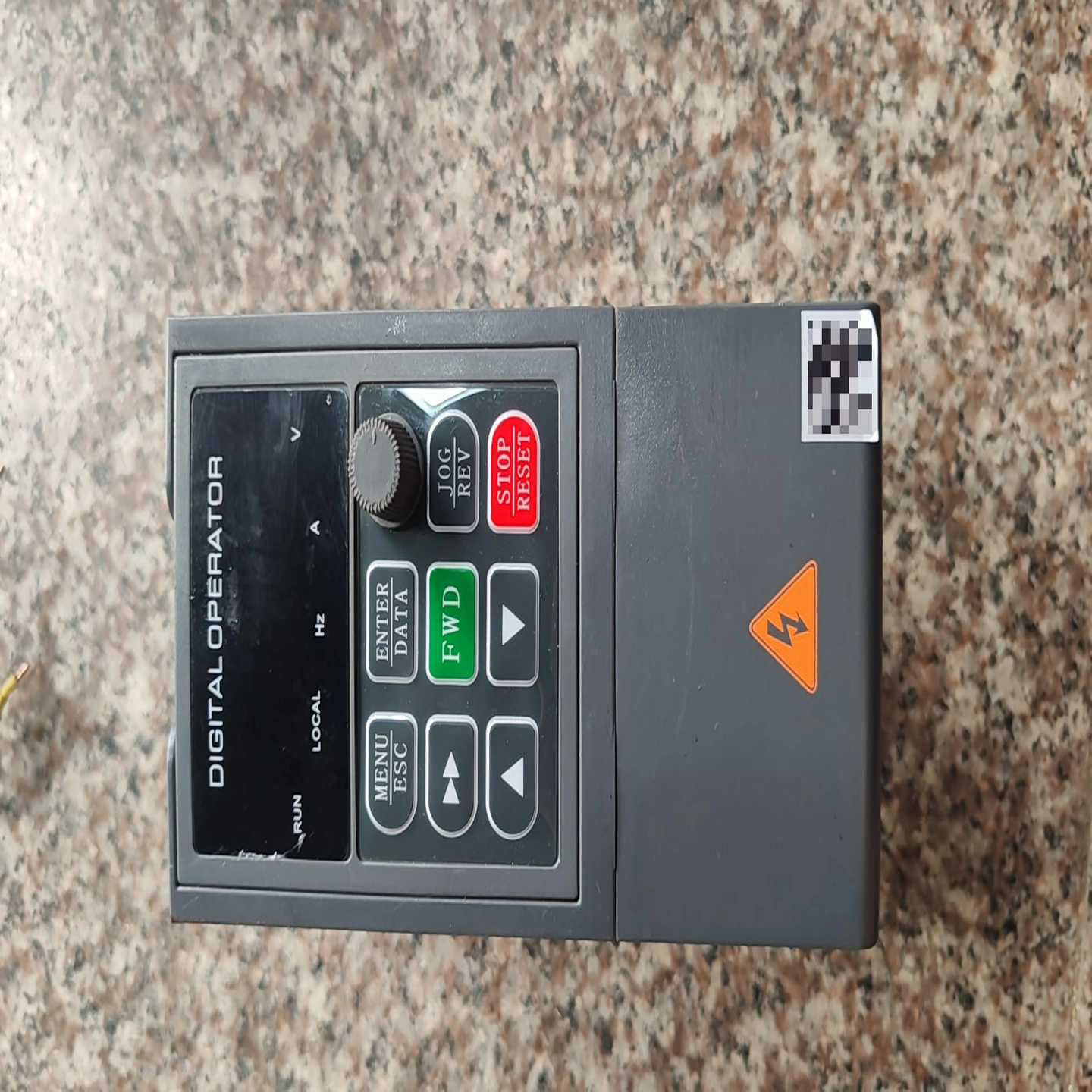 源信变频器型号V9-2S0015G--议价商品