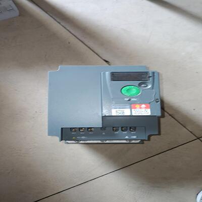 ATV310HU30N4A变频器4kw，实物拍照，~询价