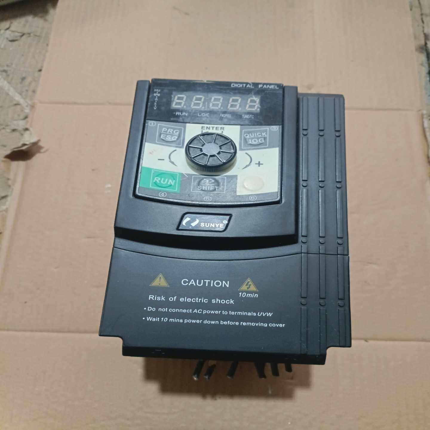 日业变频器2，2KW刚拆机成色新如图完好无损功能包好--议价商品