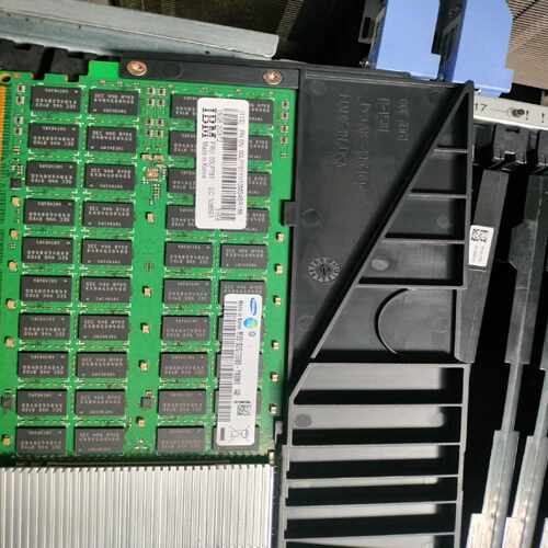 IBM EM8B EM83 EM8P 16G 00LP781【侨报商行】