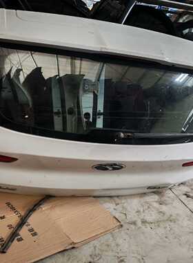 东南DX3原装后尾门总成，白色，原厂拆车件。成色如图，有轻微--