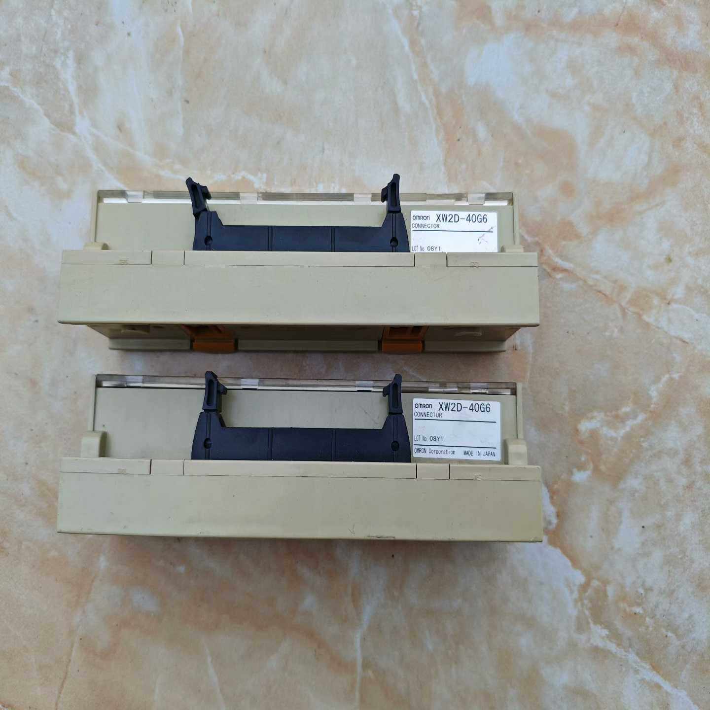 PLC端子台XW2D-40G6，成色不错，询价