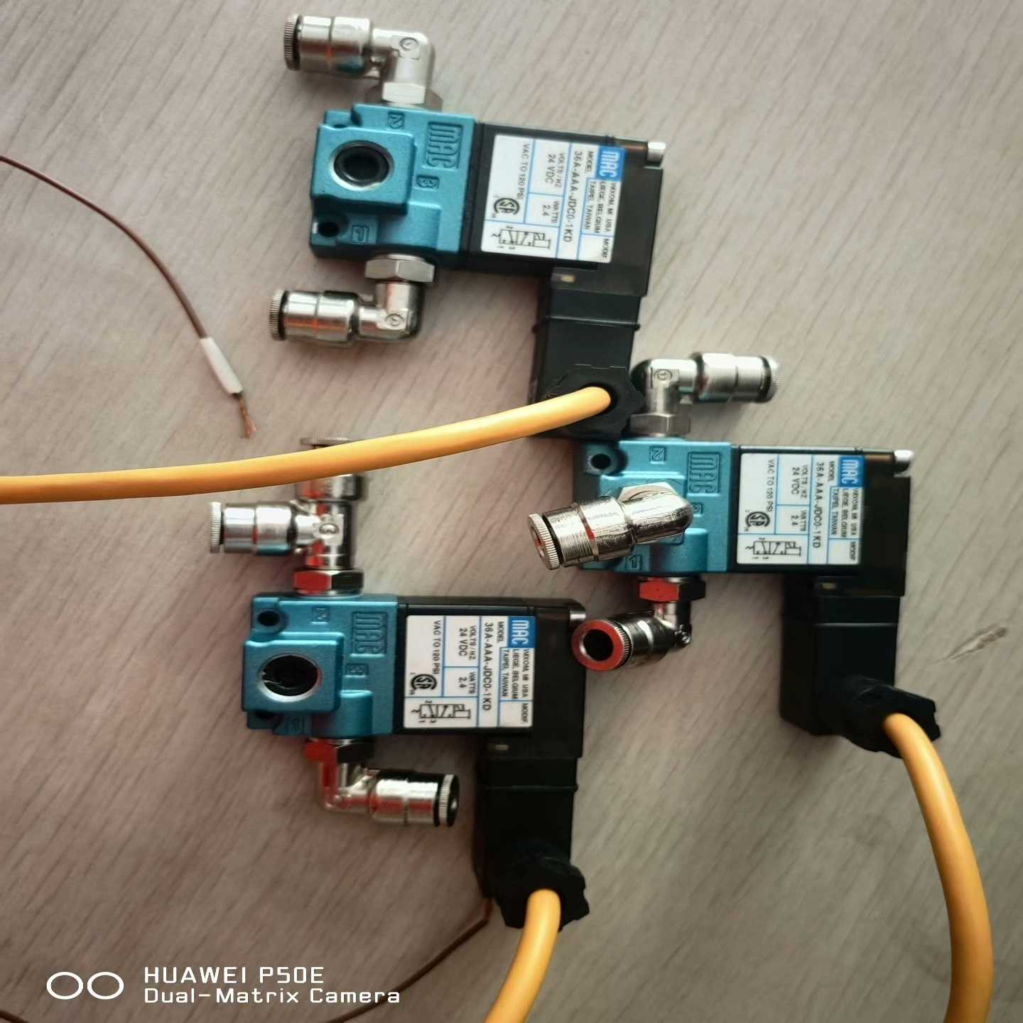 36A-AAA-JDC01-1KD三个MAC电磁阀带有巴鲁夫