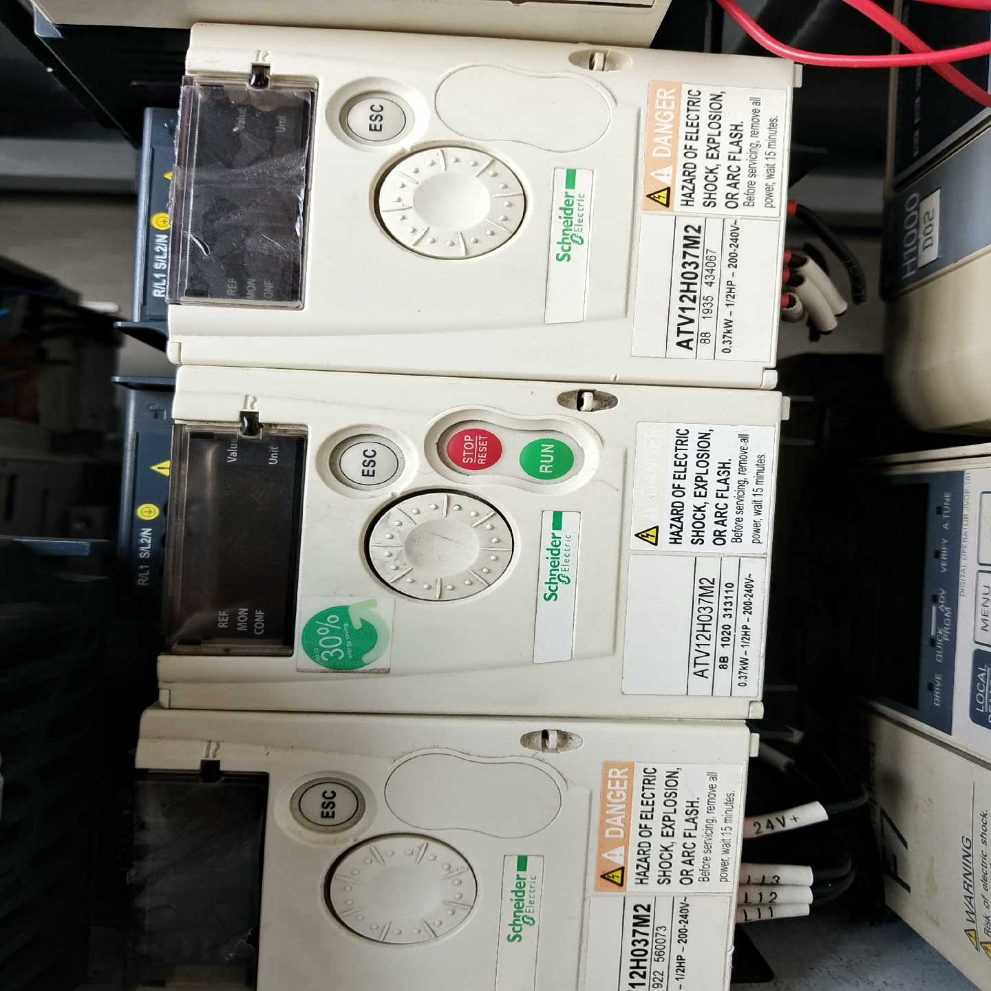 施耐德变频器，ATV12H037M2原装拆机，成色如图，功能