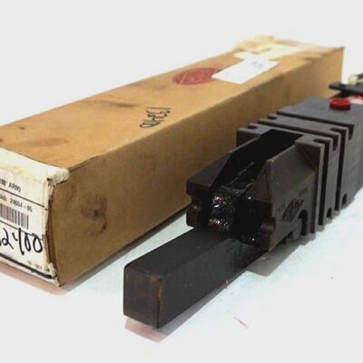 NEW DESTACO 870 POWER ARM CLAMP MSC89305353