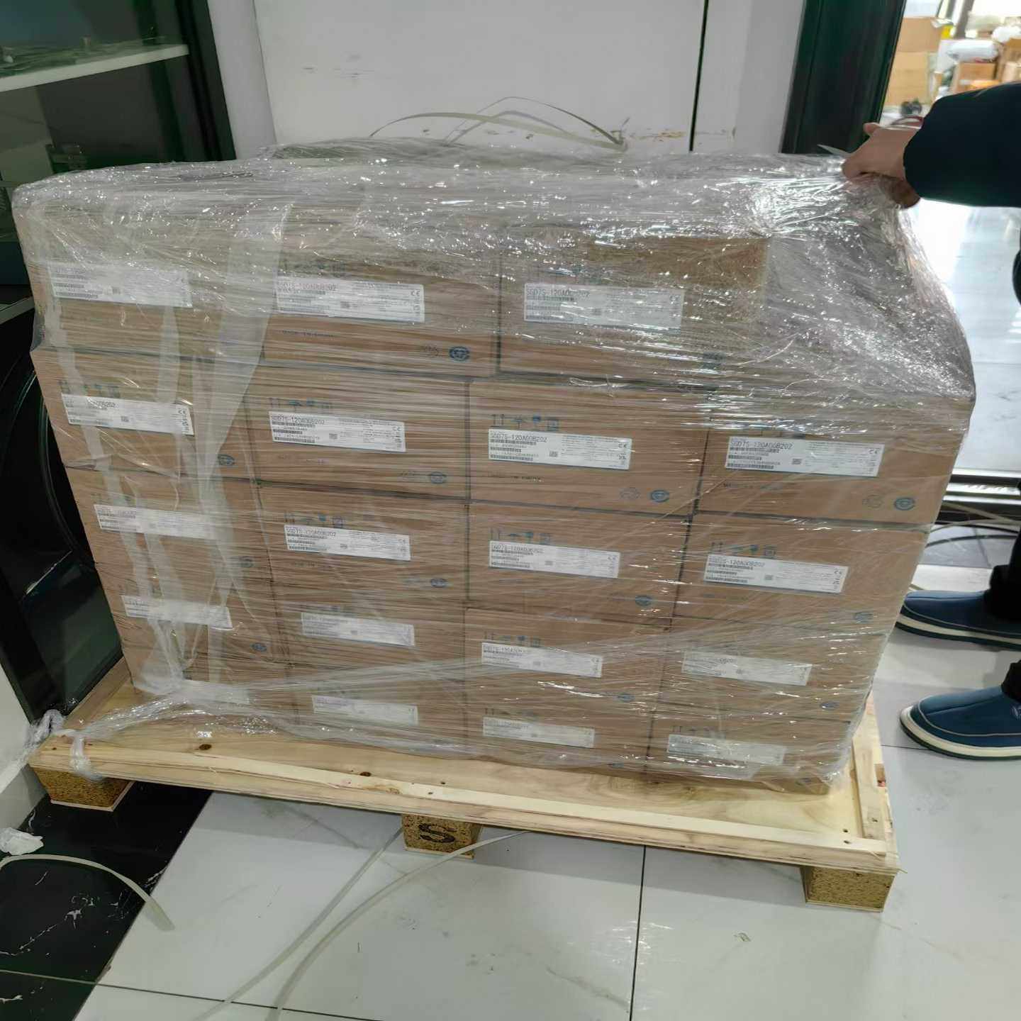 安川200W伺服电机SGMXJ-02AUA6E/SC2询价