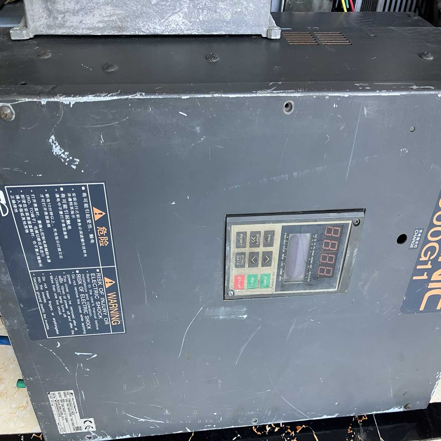 FRN30G11S-4CX富士变频器，功能好的，实物图片显示(亚飞商行）