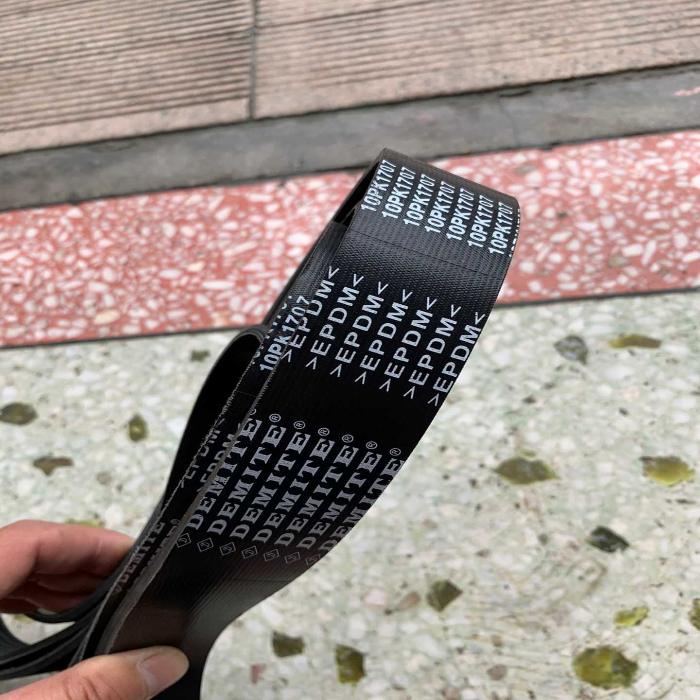 沃尔沃210-290挖掘机原厂风扇皮带.有要的联系--议价商品