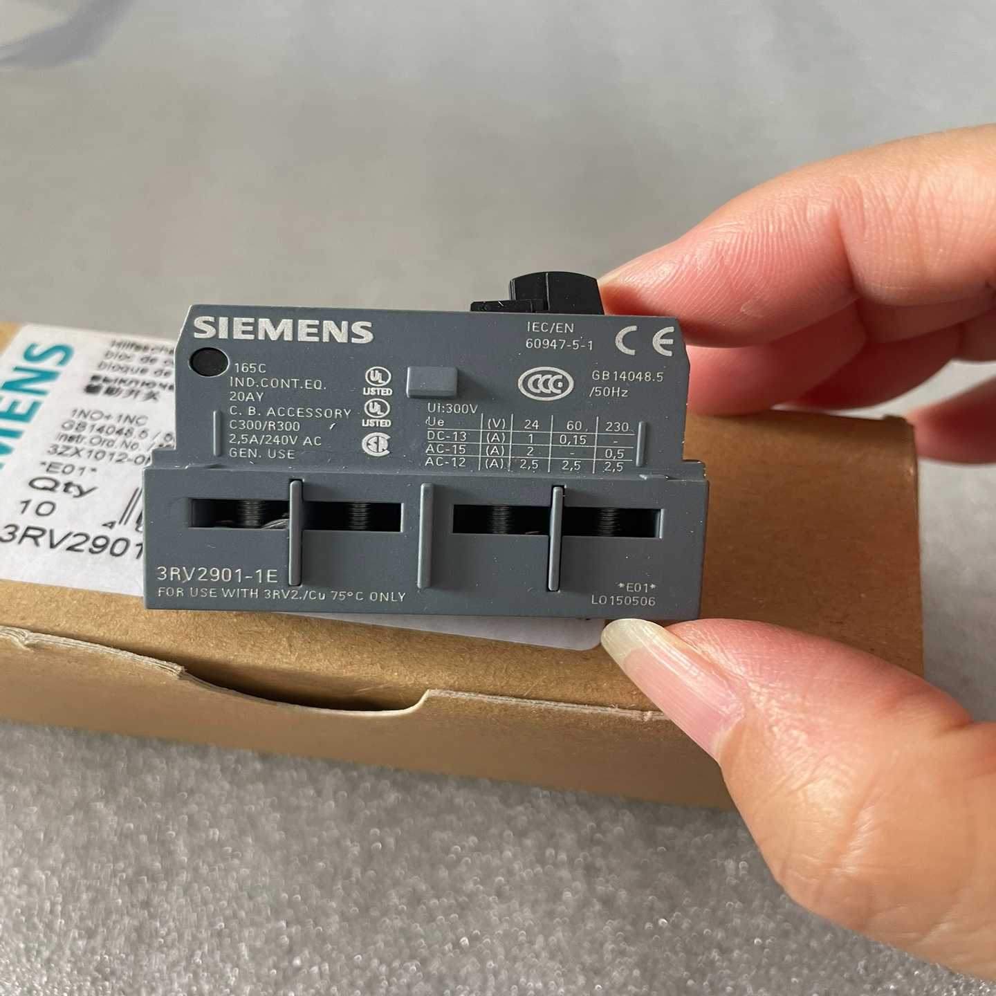 （请询价）辅助开关3RV2901-1E，全新原装正品，带包装盒。