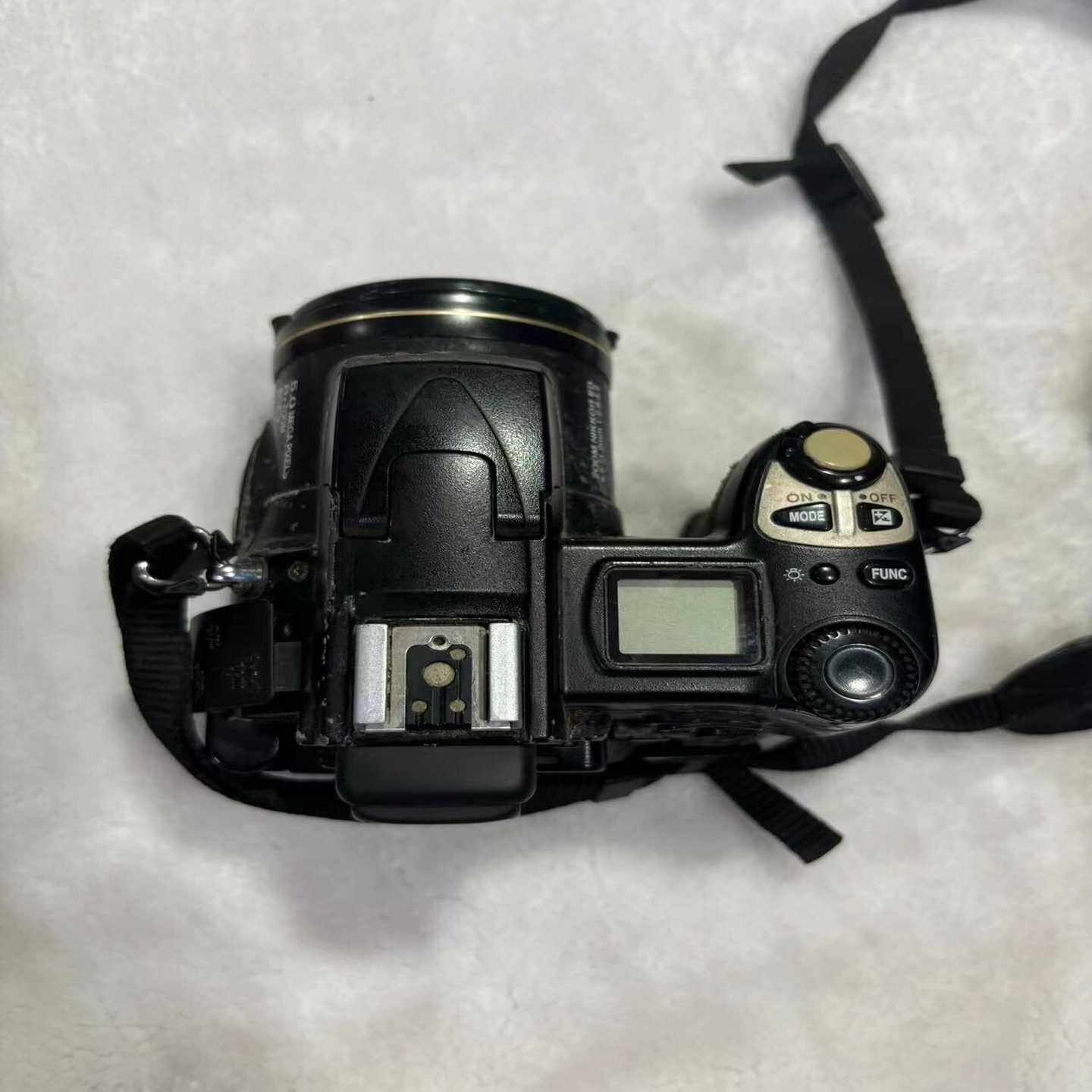 尼康COOLPIX5700数码相机，成色看图，底部掉漆，--议价商品