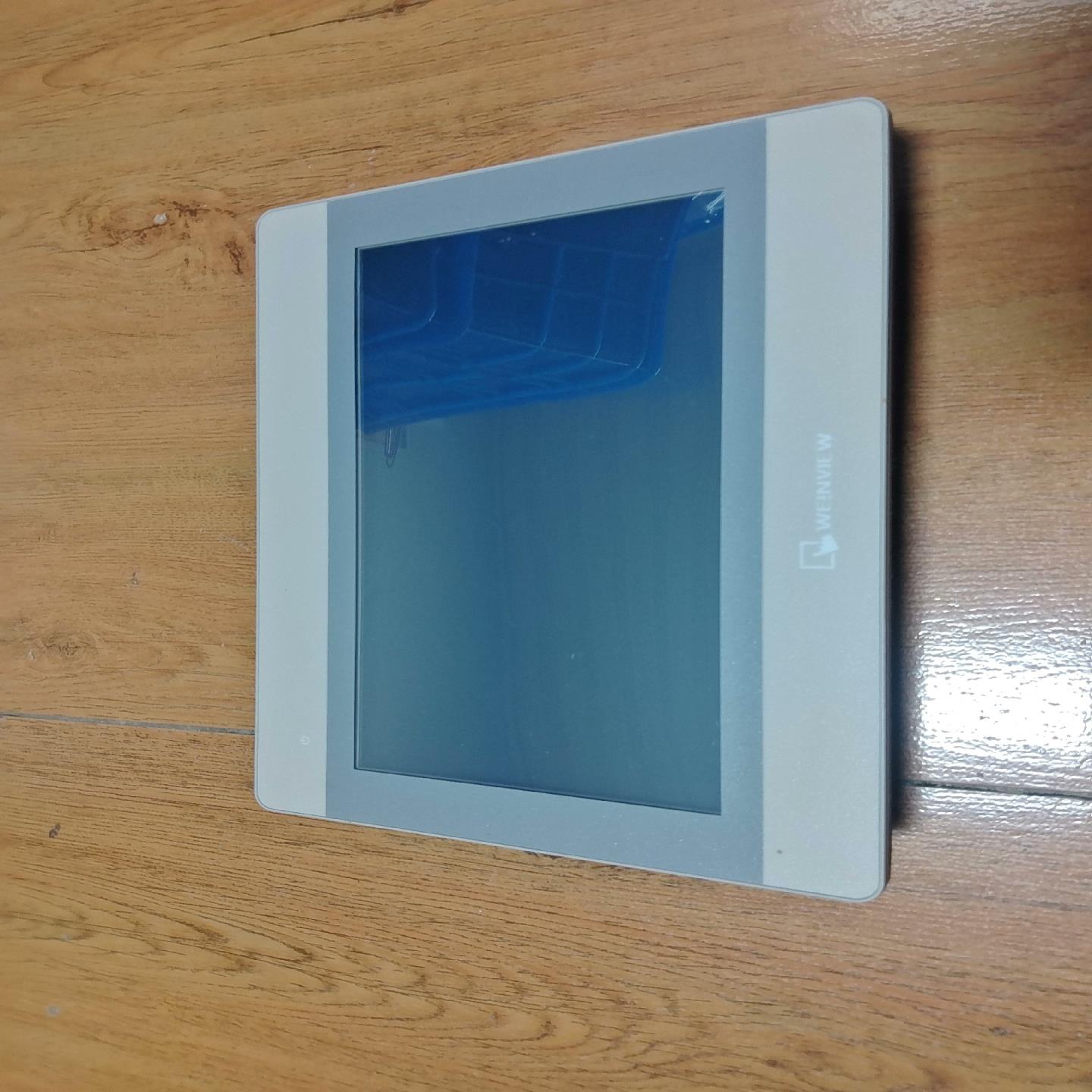 威纶通触摸屏MT8102iE，功能正常，成色为实图（佳毅工控）