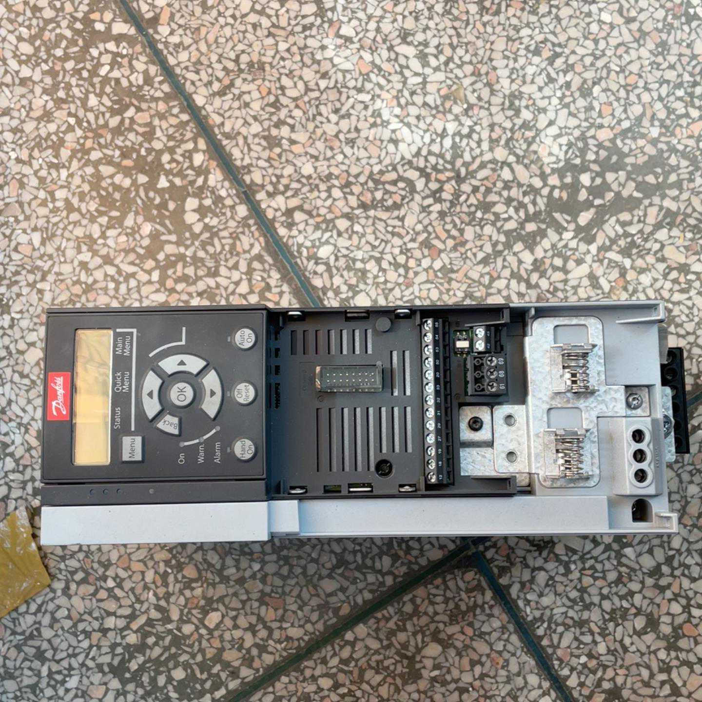 SINT4611C未开封，直拍。（佳毅工控）