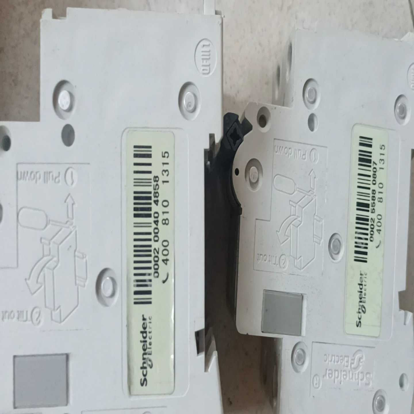 议价施耐德空气开关，型号C65N-D10，一排z，二手拆机，功能完现