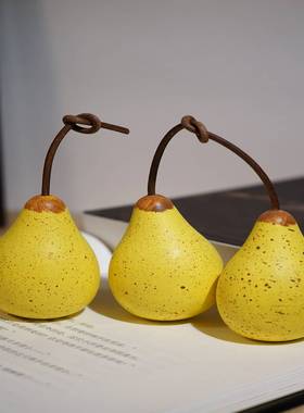 “永不分离”木雕小摆件仿真鸭梨水果创意工位电视书柜桌面装饰品