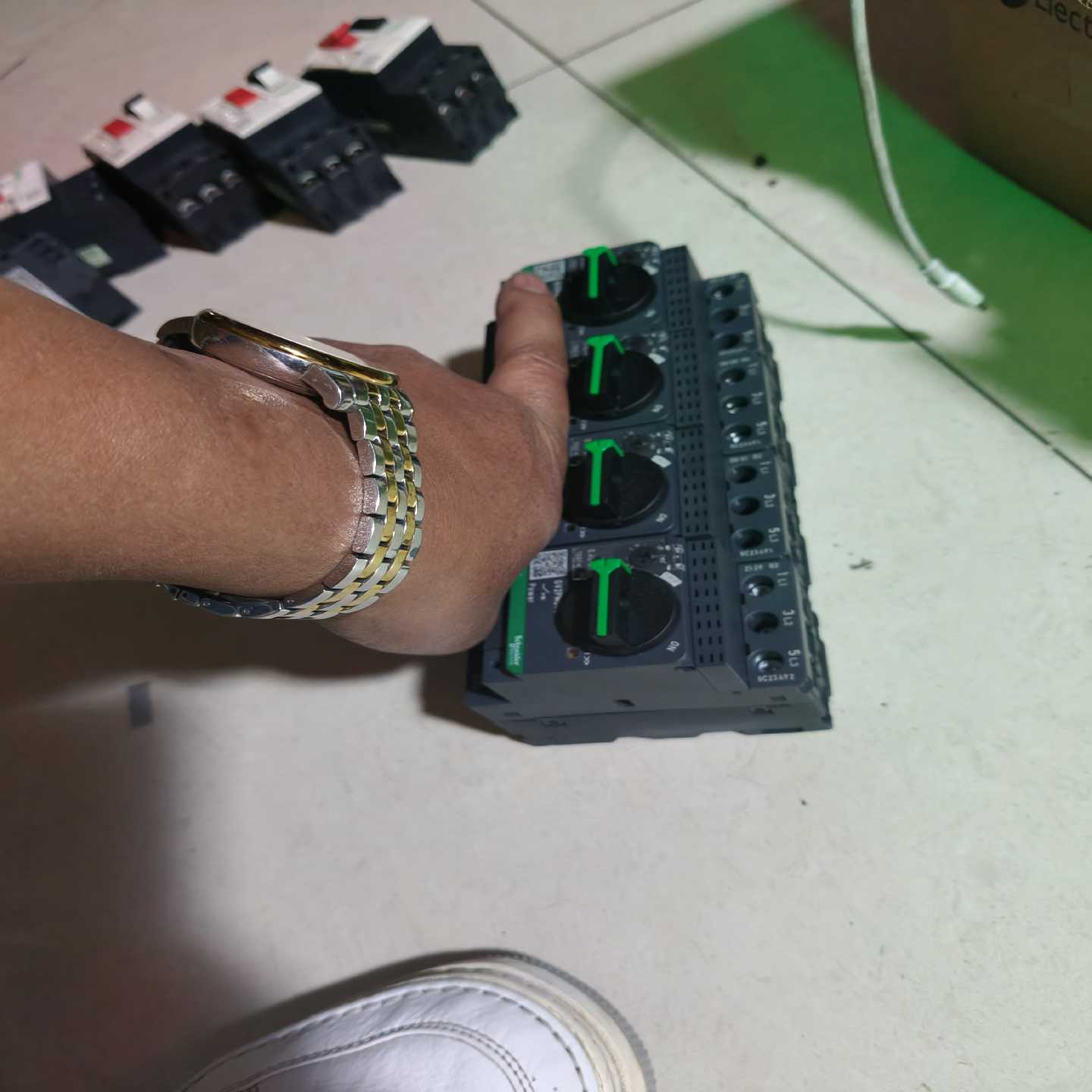 议价施耐德马达保护器GV2PM04C有4个,全新正品没包装,质保